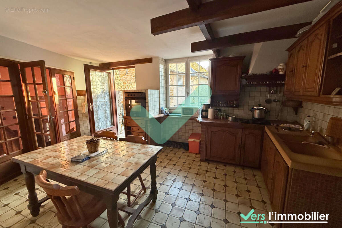 Maison de 172 m2 située à Sainte-Gemme avec 3 chambres, dépendance et jardin - photo 8