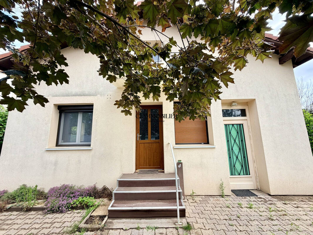 Maison à SAINT-JUST-SAINT-RAMBERT