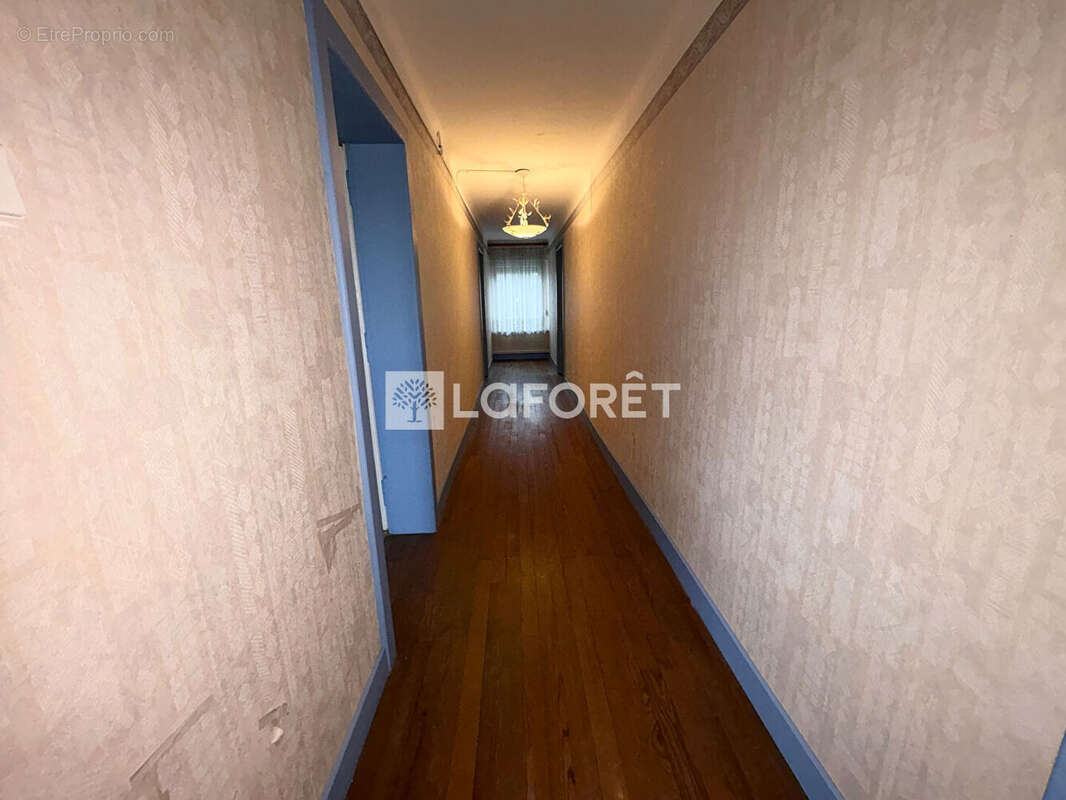 Maison à AY-SUR-MOSELLE