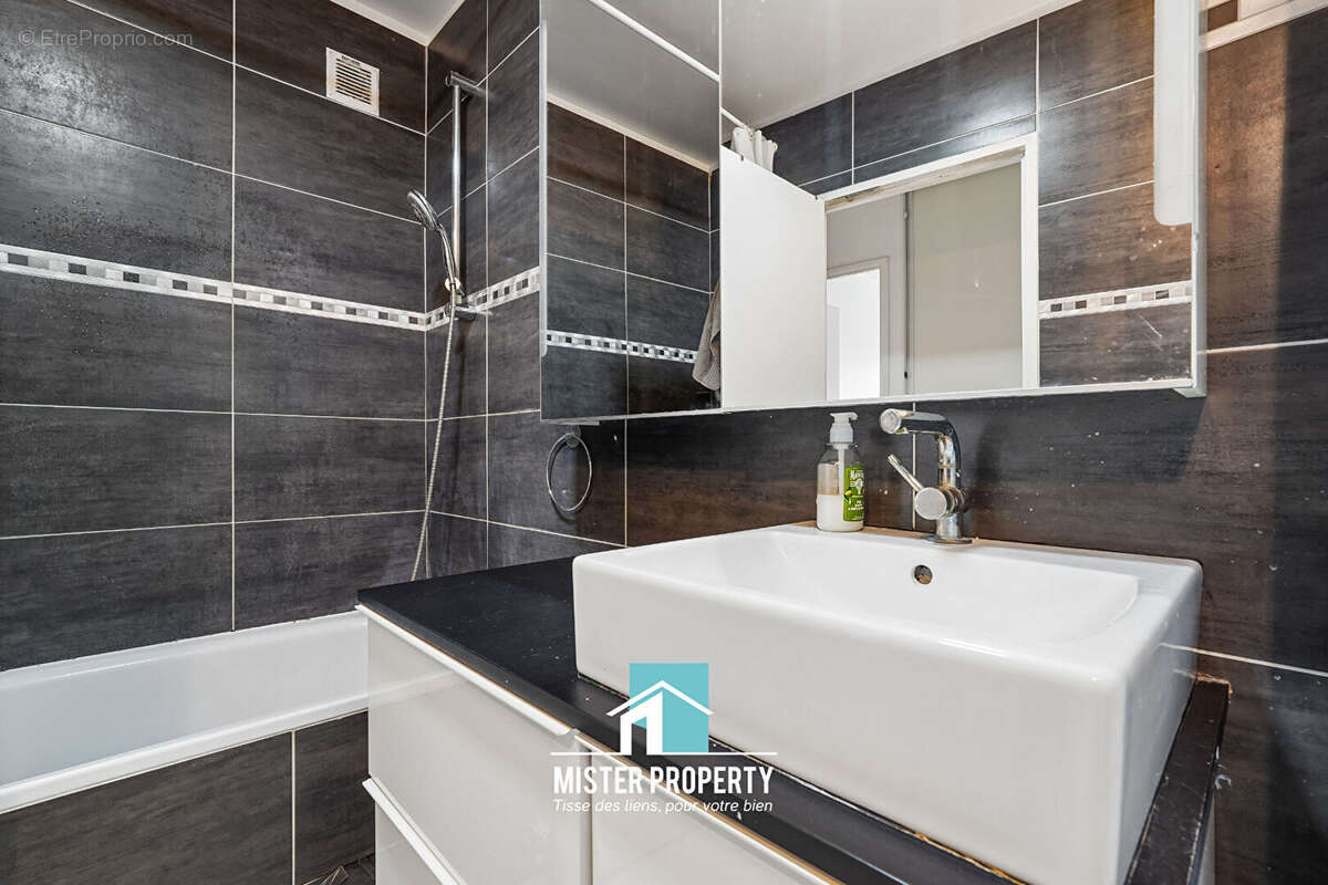 Appartement à LEVALLOIS-PERRET