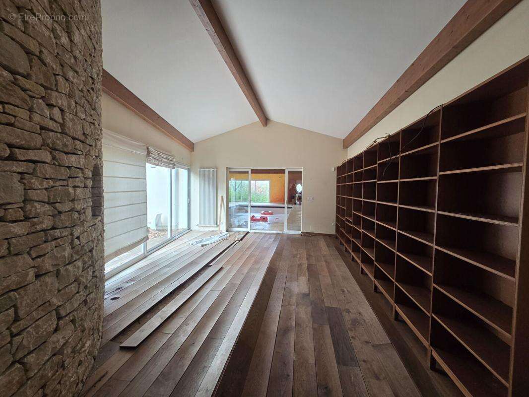 Maison à MONTELIMAR