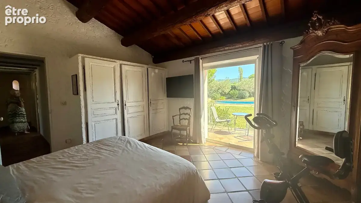 Propriété à vendre entre Peynier et Trets sur plus d'un hectare, maison principale environ 225 m2 - photo 7