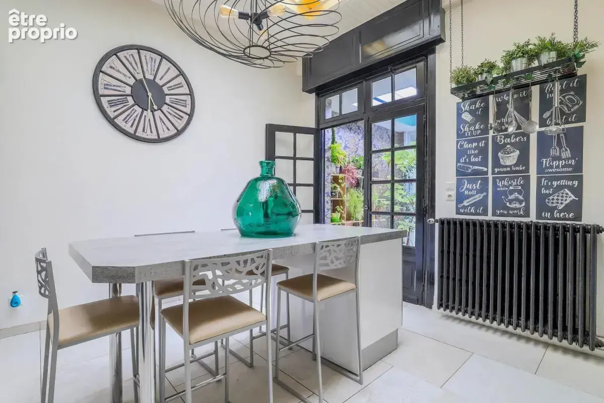 Maison de 8 pièces de 177 m² à Loos - photo 4