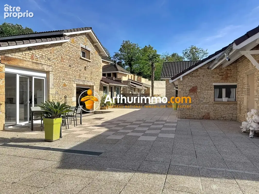 Photo Maison à Saint-Marcel-Bel-Accueil au prix de 599 000€