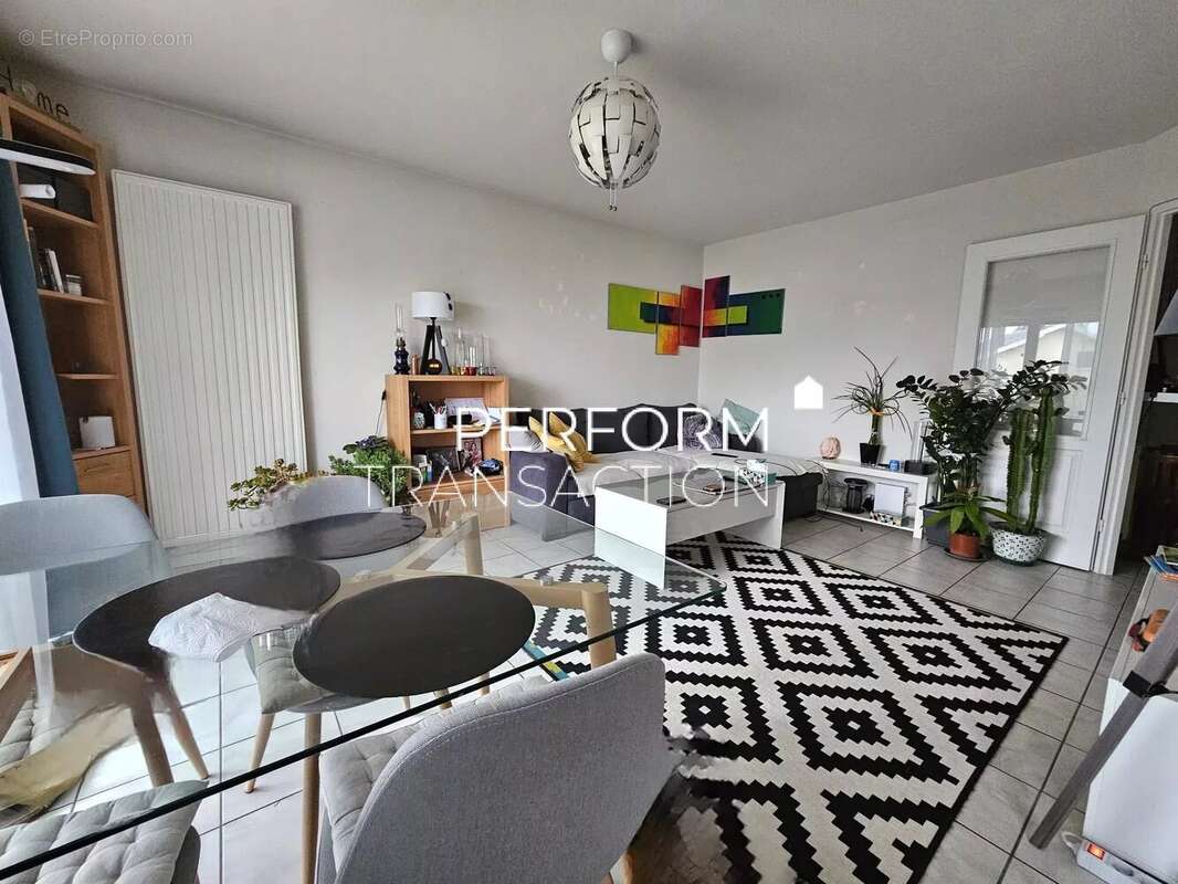 Appartement à RIVES