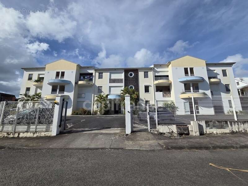 Appartement à BAIE-MAHAULT