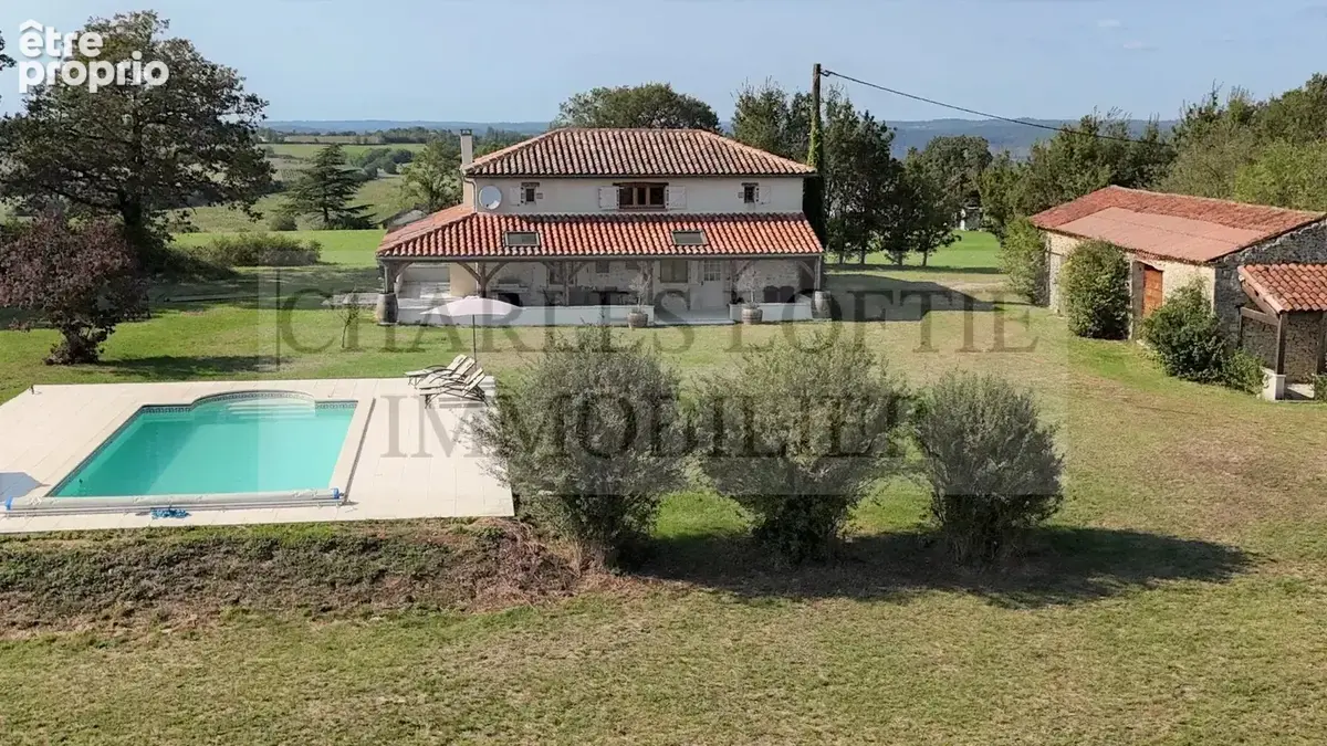 Superbes vues et joli emplacement pour cette maison en pierre, rénovée - photo 2