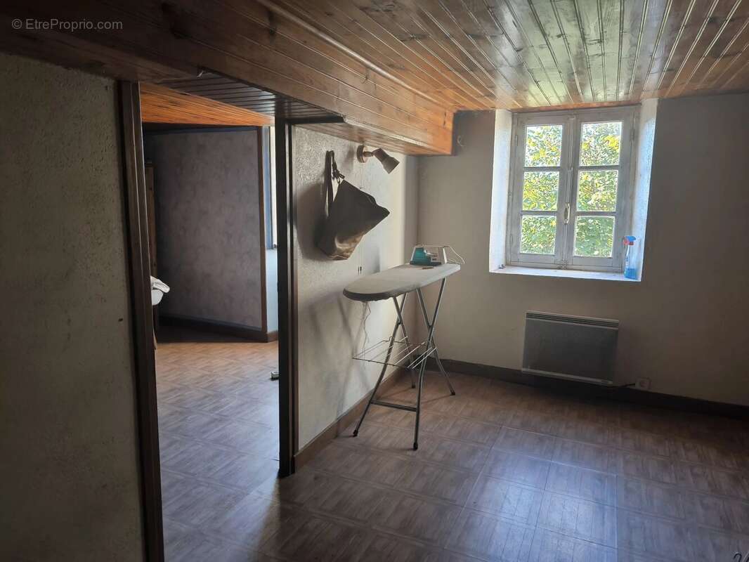 Maison à MONTROL-SENARD