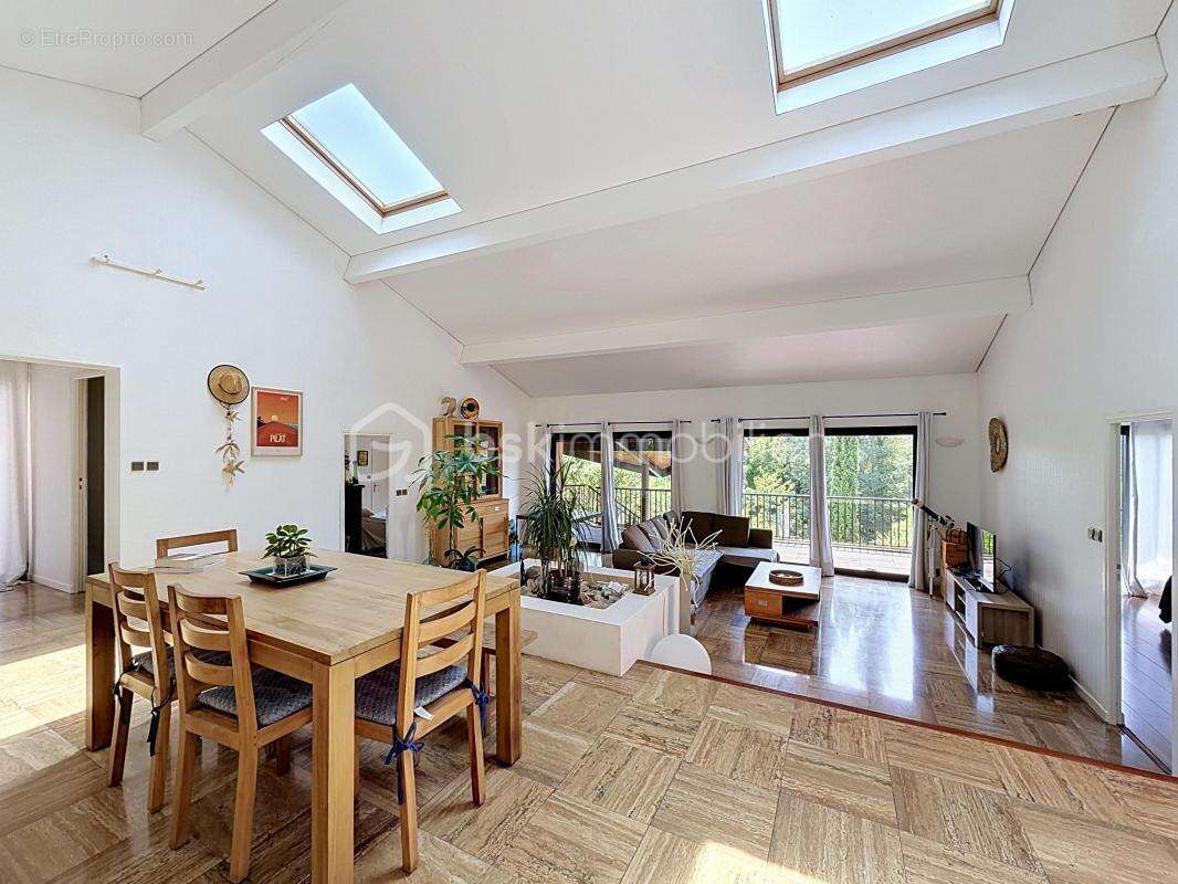 Spacieuse maison familiale dans un cadre privilégié et paisible - photo 2