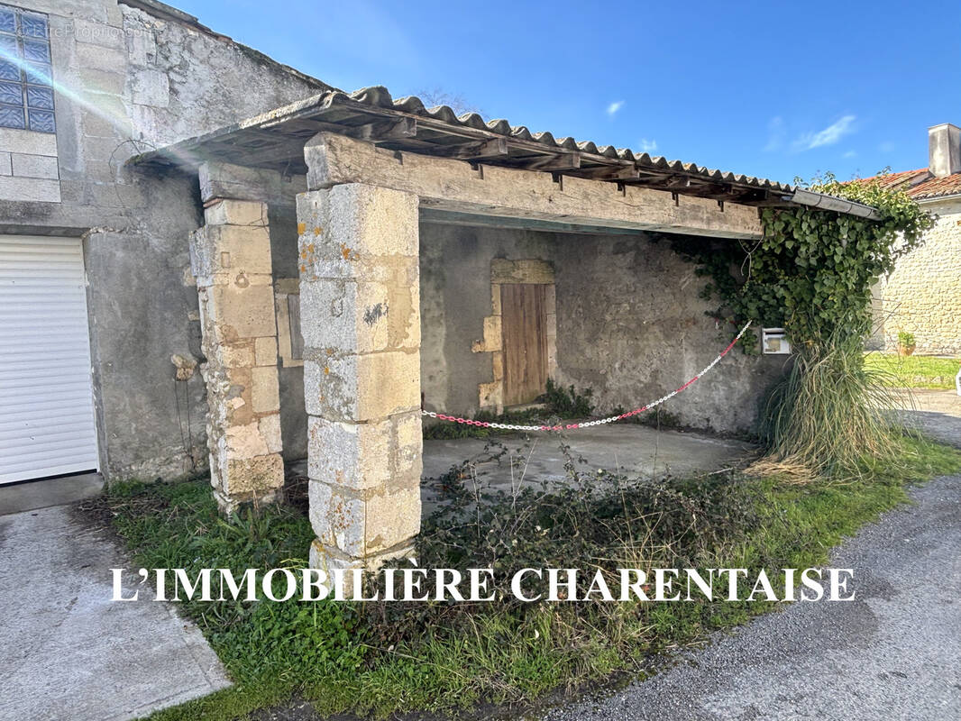 Parking à L'EGUILLE