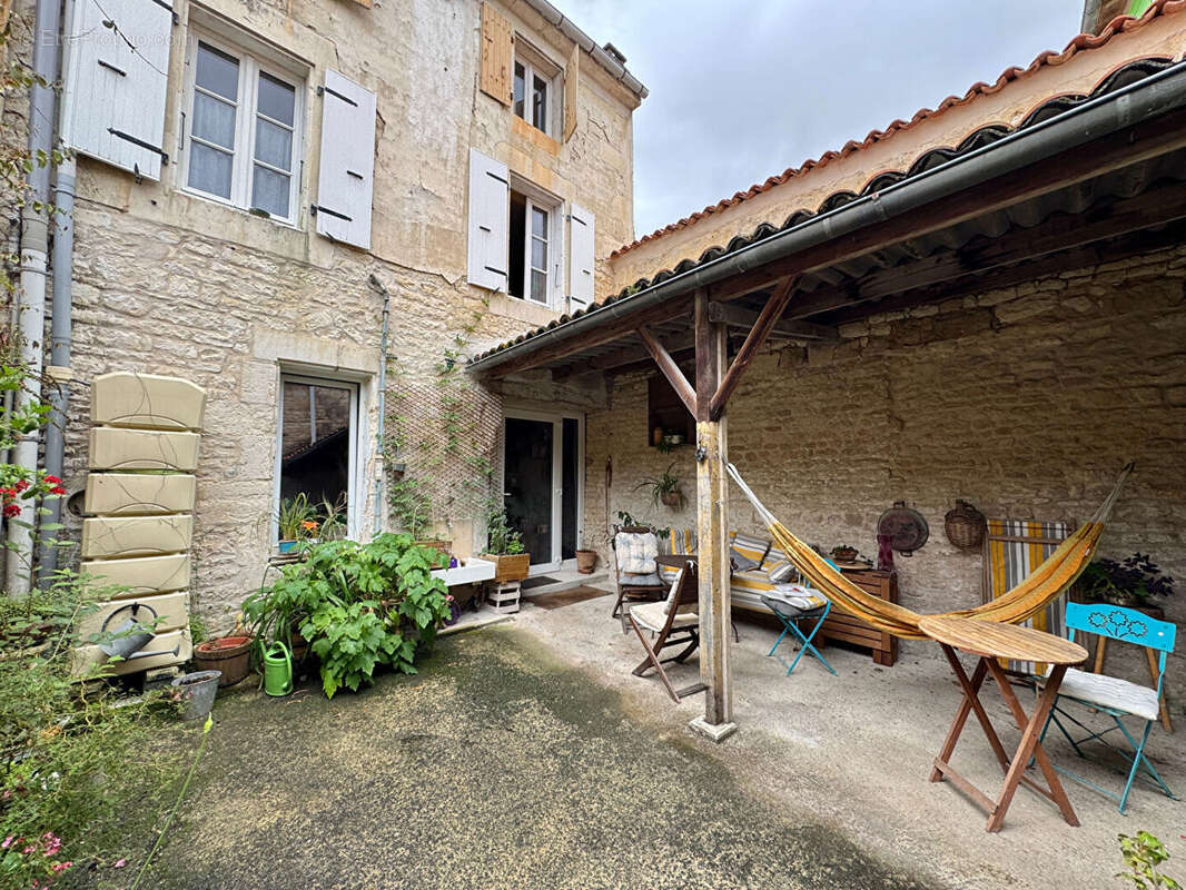 Maison à SURGERES
