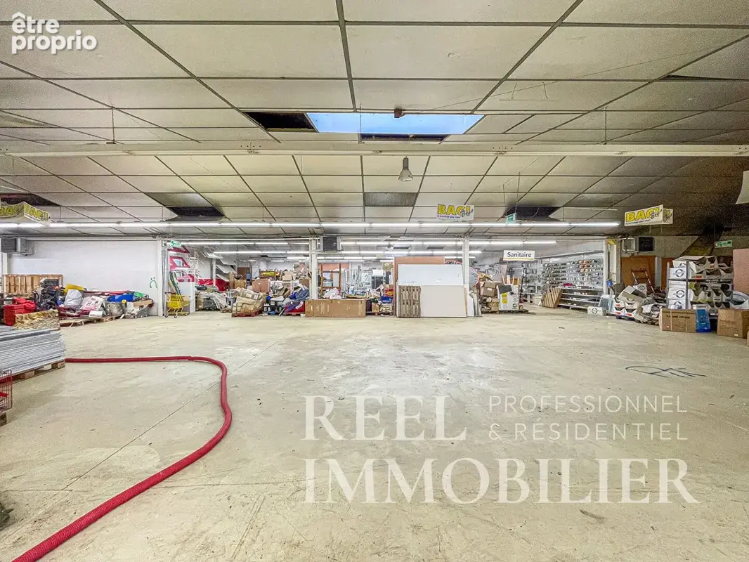 Local commercial de grande surface avec parking  - Emplacement n°1 - photo 10