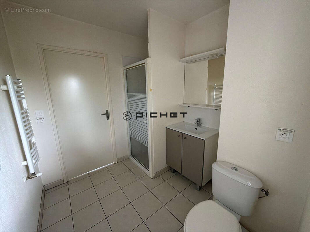 Appartement à SAINT-JEAN-D'ILLAC