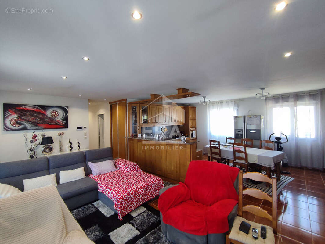 Maison à LE DESCHAUX