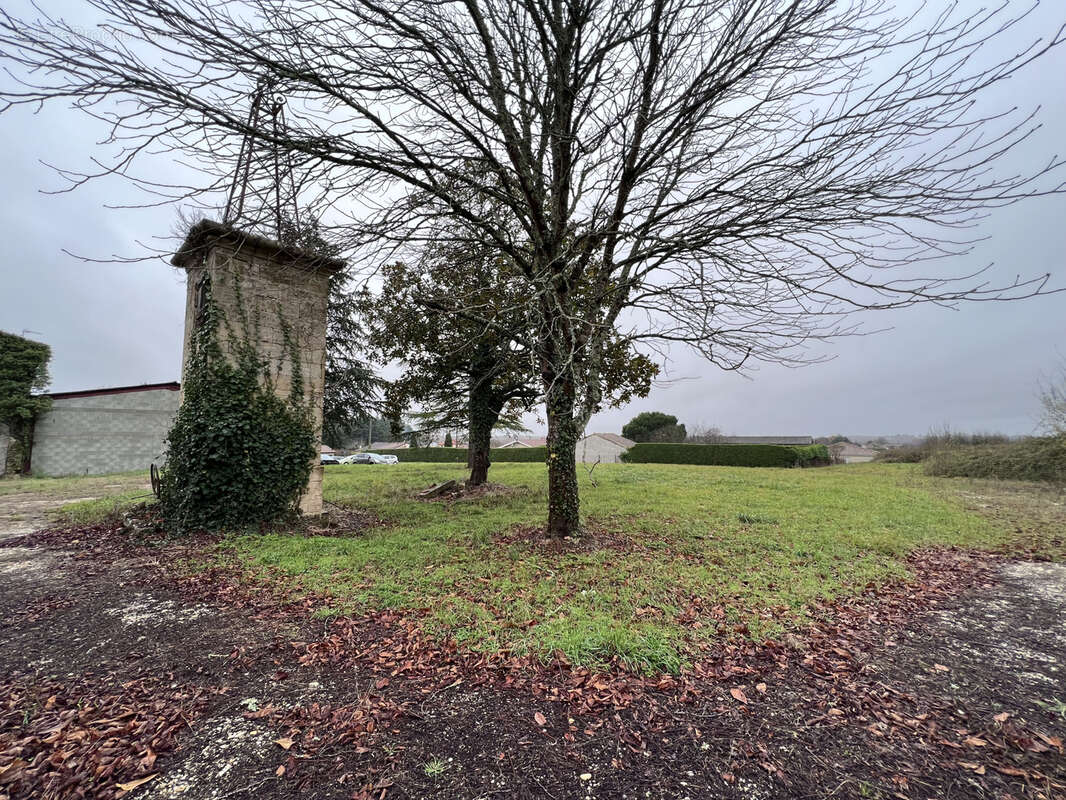 Maison à SAINT-PHILIPPE-D'AIGUILLE
