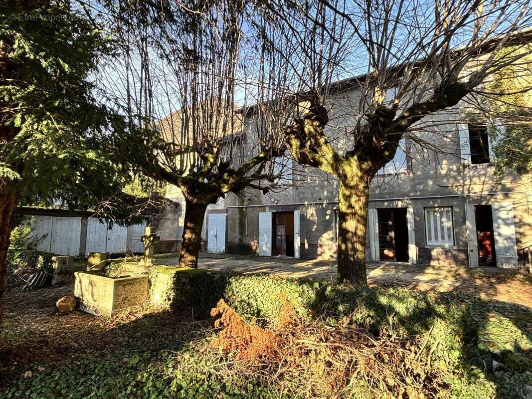 Maison à SAINT-EGREVE