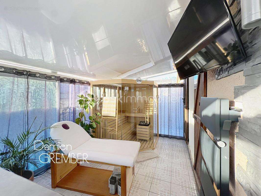 Maison à VIC-LA-GARDIOLE