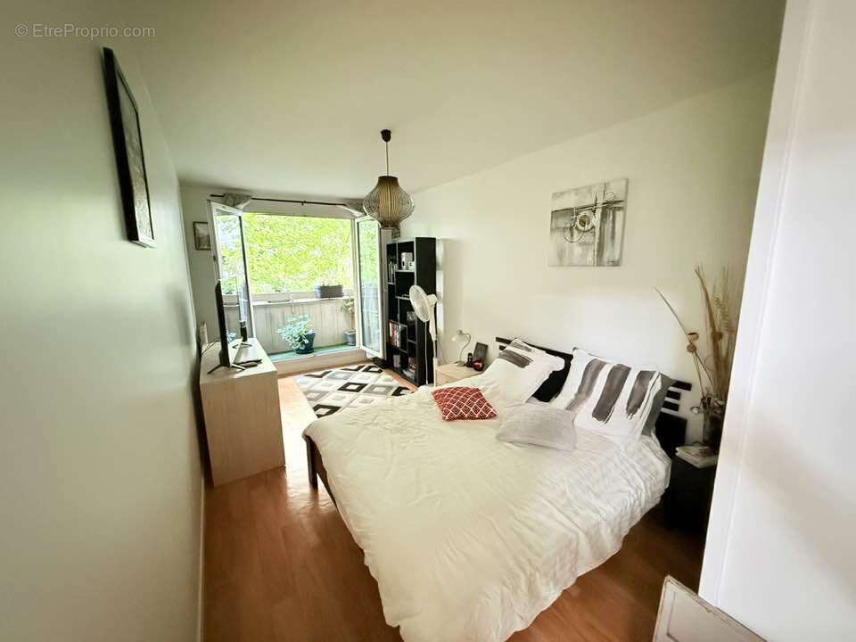 Appartement à SAINTE-GENEVIEVE-DES-BOIS