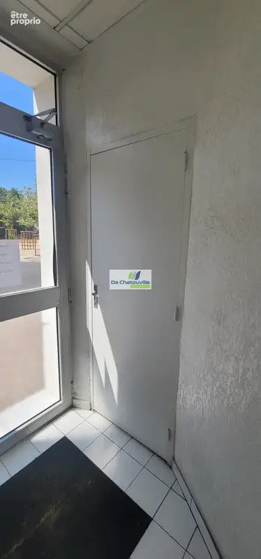 Six-fours    local professionnel + appartement   137,74 m2 - photo 2