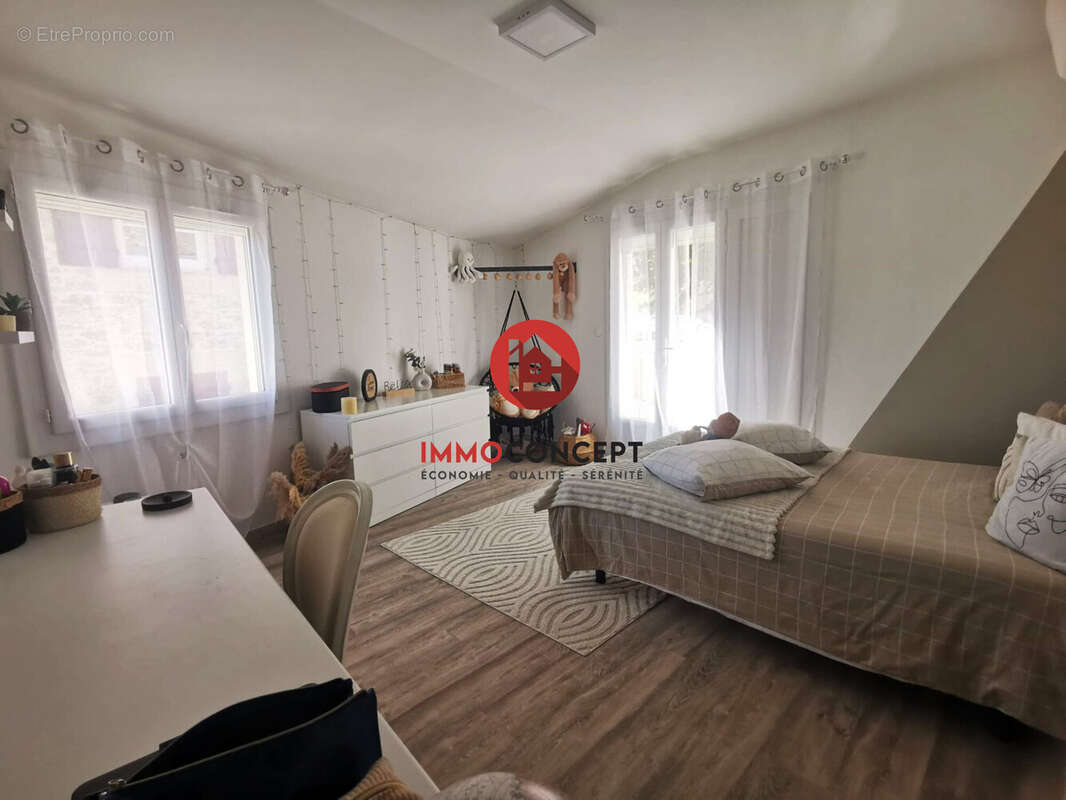 Maison 151 m² à Saint-Paul-Les-Fonts  - photo 5
