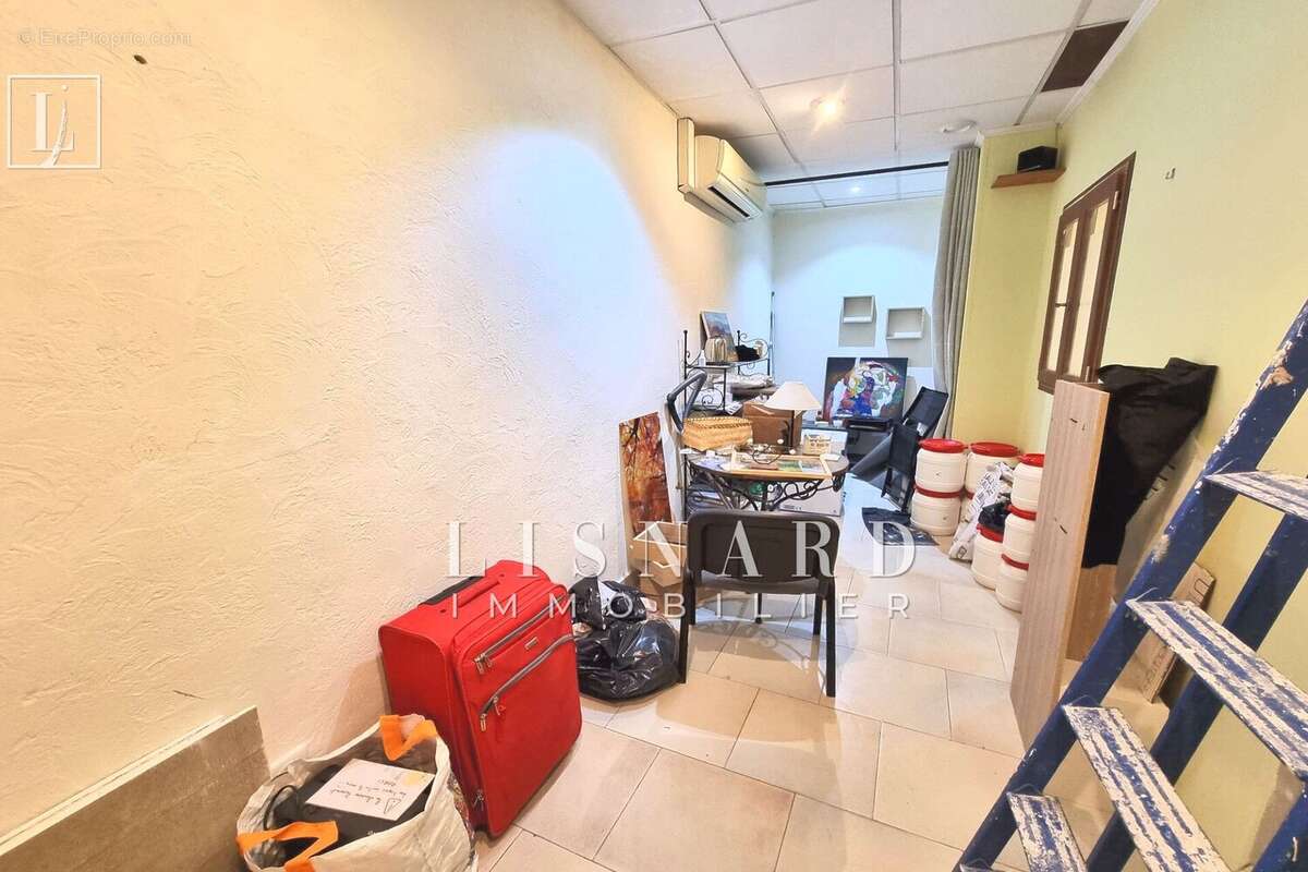 Commerce à VALLAURIS