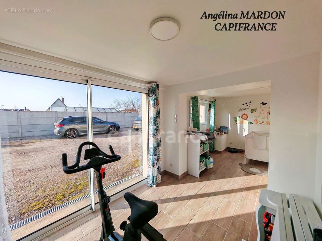 Maison Traditionnelle T5 de 124 m² – Terrain Paysager de 1215 m² + Piscine à Saint-Nicolas-de-la-Taille (76 170) - photo 11