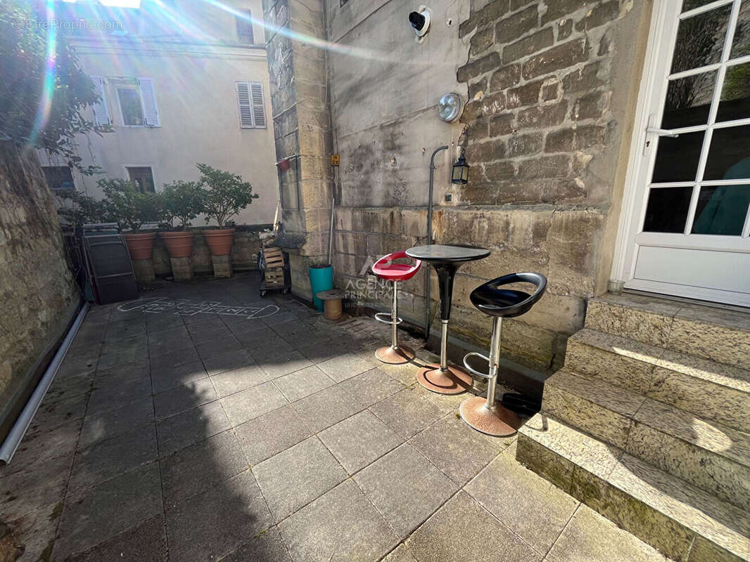 Appartement Pontoise 2  pièce(s) 37.34 m² avec terrasse sans vis à vis - photo 2