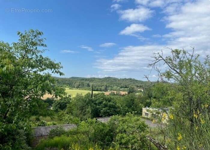 Terrain à MONTELEGER