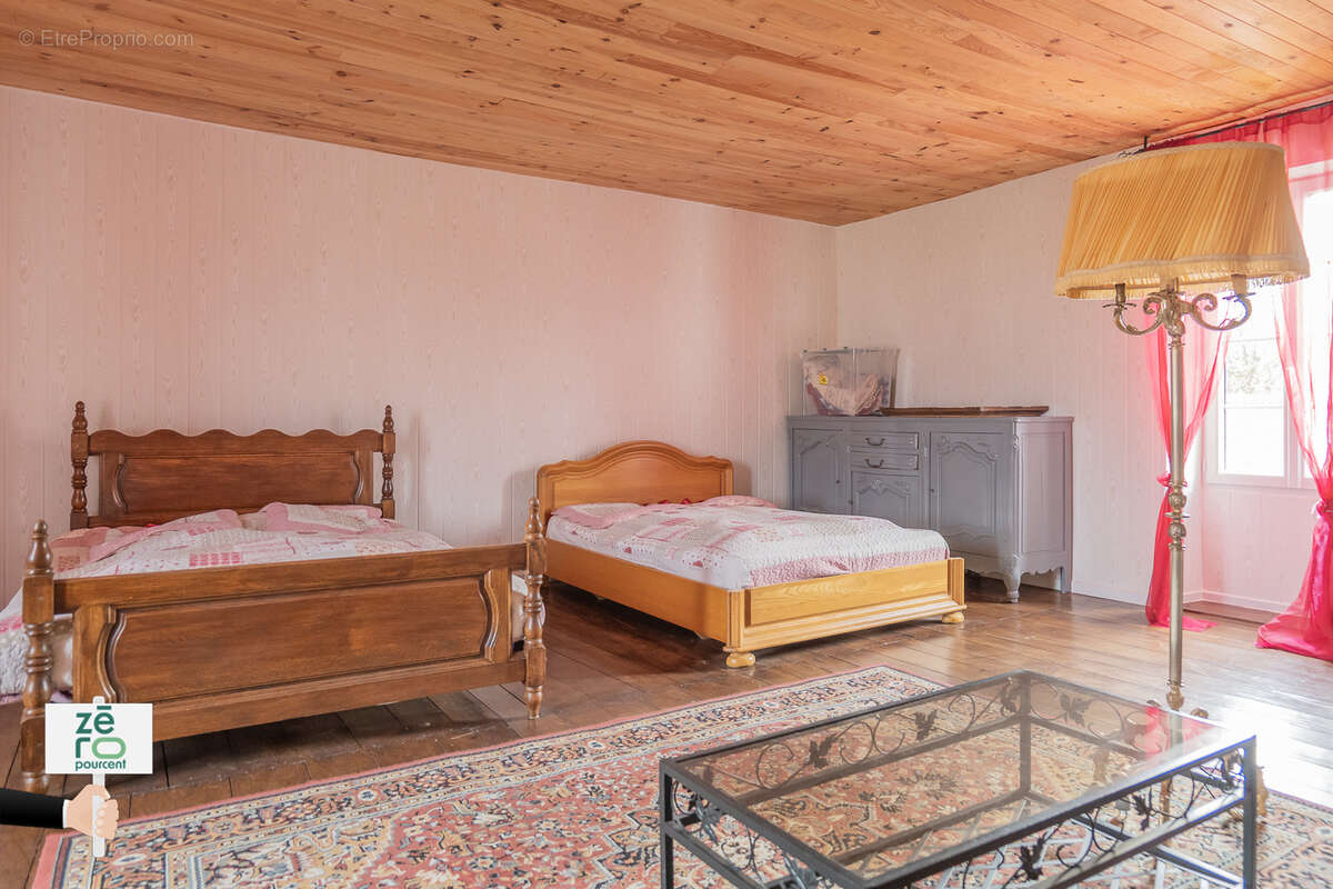 Maison à LES MAGNILS-REIGNIERS