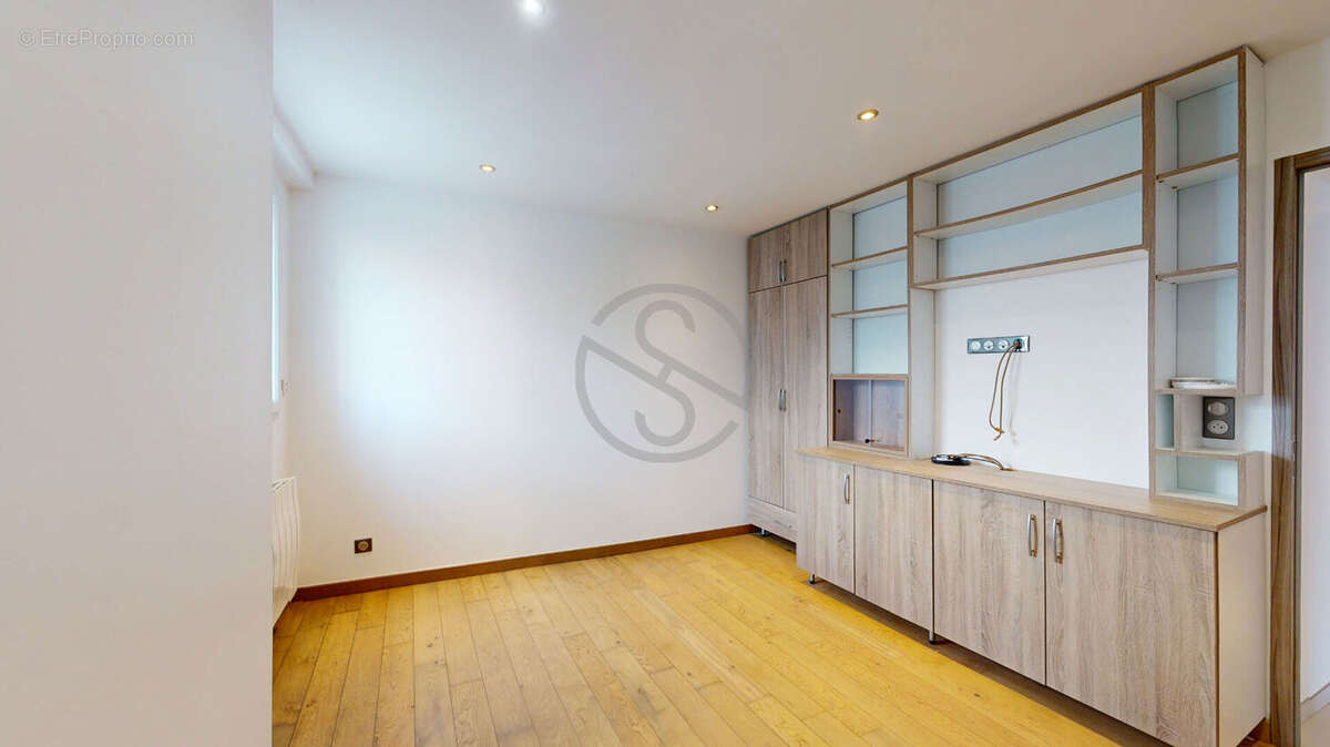 T3 bis - Centre Solaize - Terrasse 50m² ! - photo 9