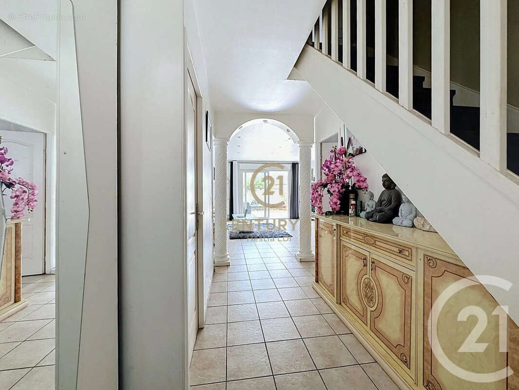 Maison 117 m² à Givors  - photo 7