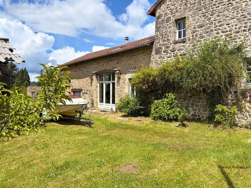 Maison à PEYRAT-LE-CHATEAU