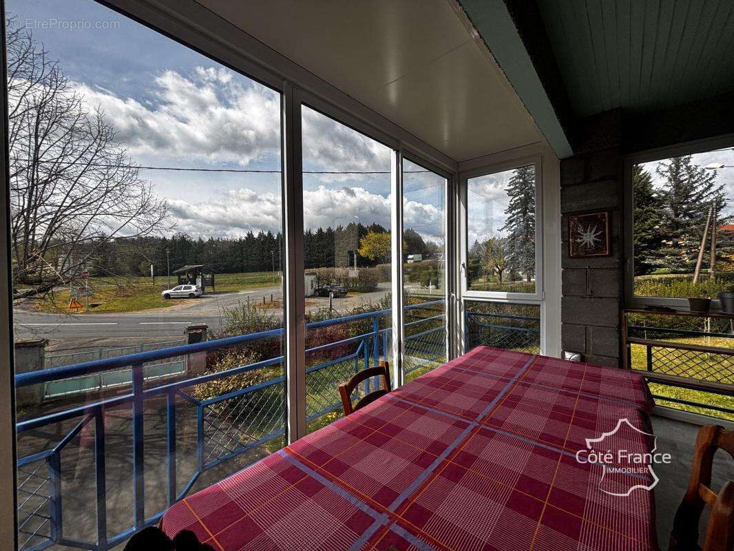 Maison à SAINT-ETIENNE-DE-MAURS