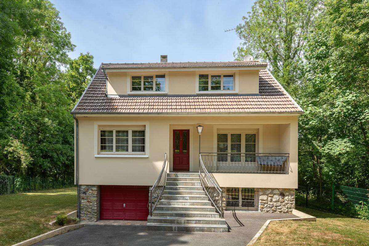 Maison familiale avec studio indépendant – 178 m2 – Chessy Bourg - photo 13