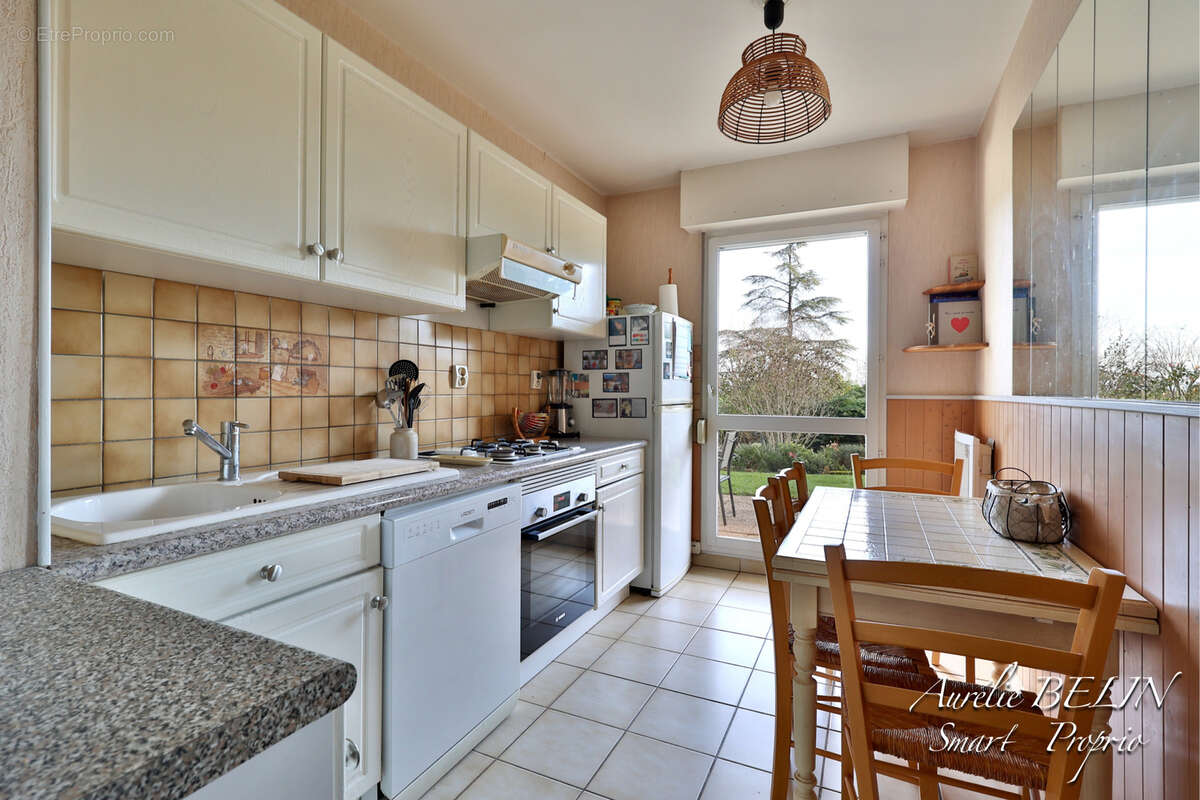 Appartement à SAINT-GENIS-LES-OLLIERES