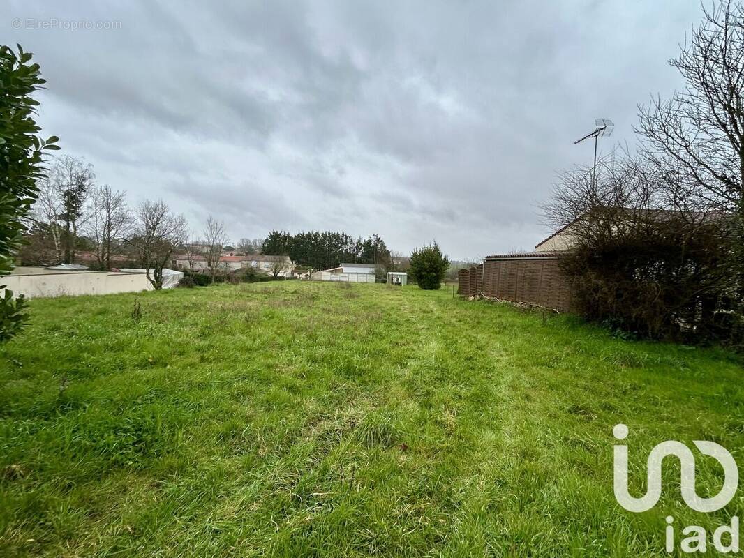 Photo 1 - Terrain à MARSAIS-SAINTE-RADEGONDE