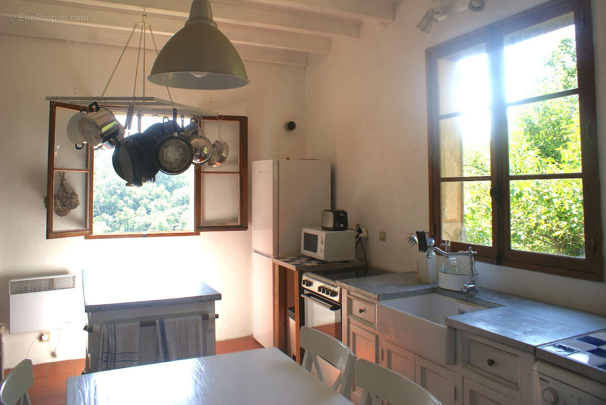 A VOIR. Belle maison en pierre de 4 chambres avec dépendances et vues sur terrain d'environ 2811m2 - photo 29