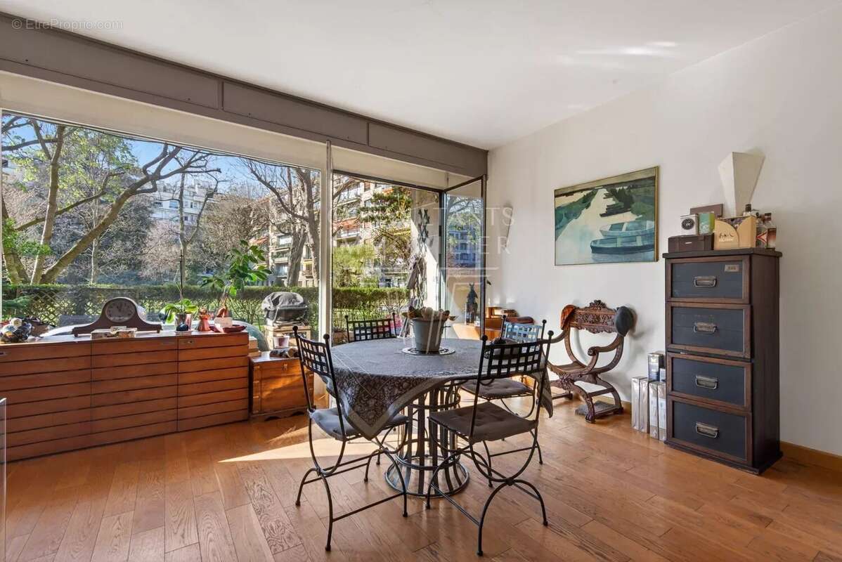 Appartement à NEUILLY-SUR-SEINE