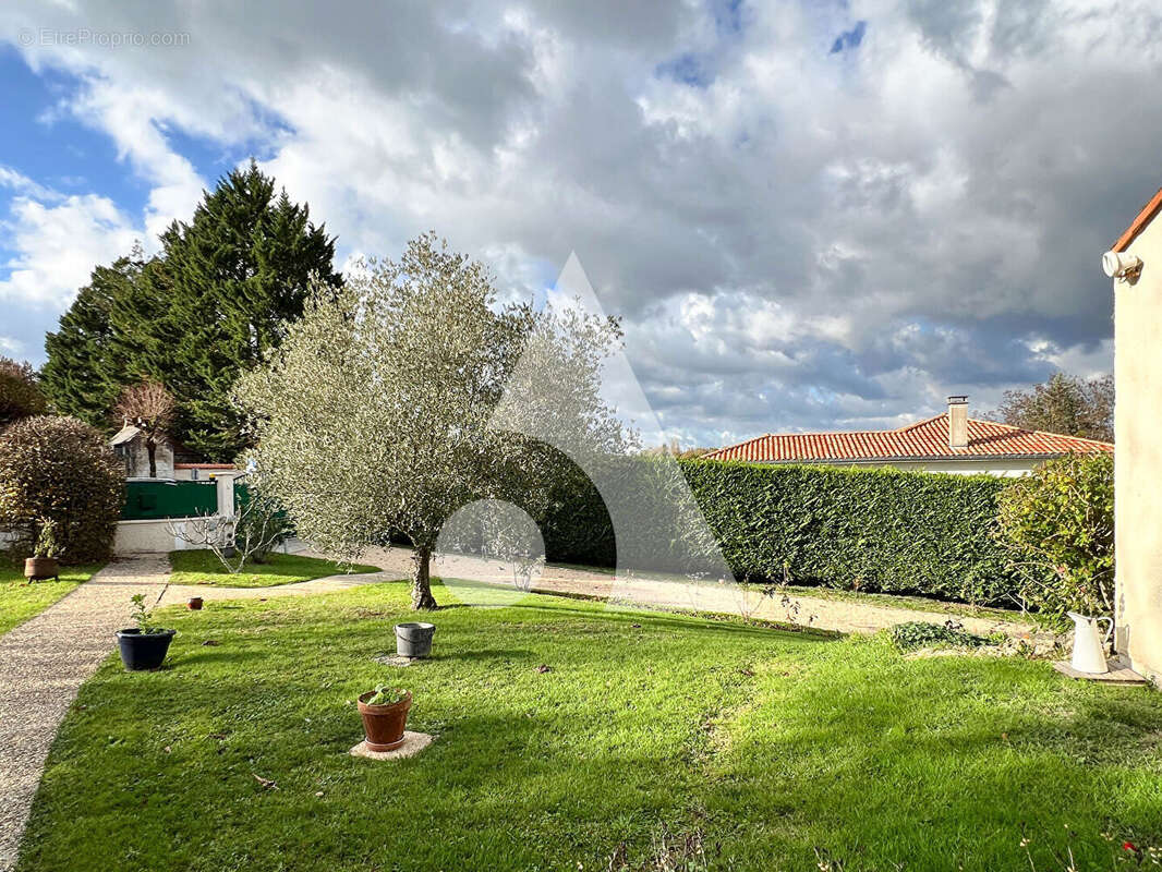 Maison à FONTCOUVERTE