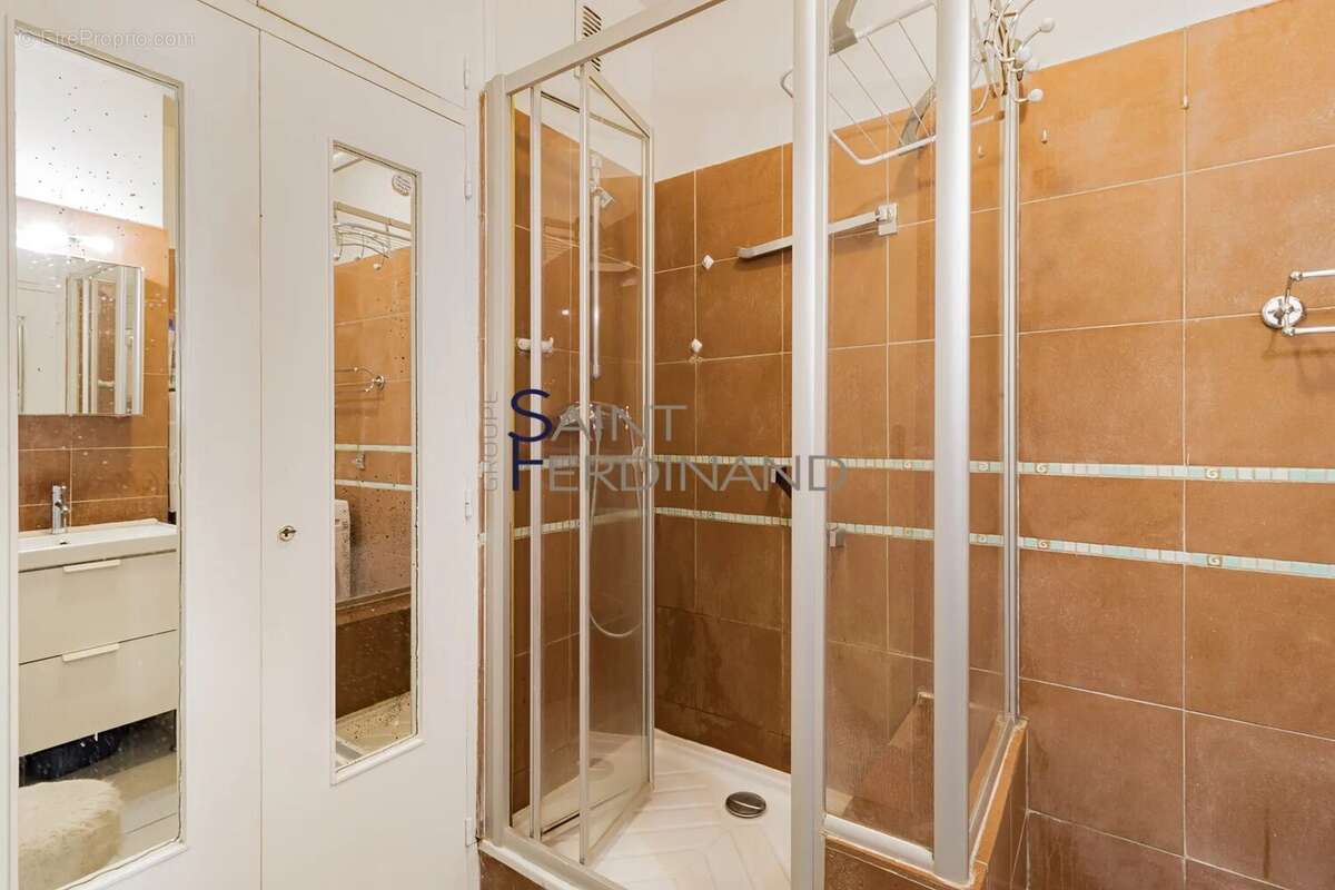Appartement à PARIS-17E