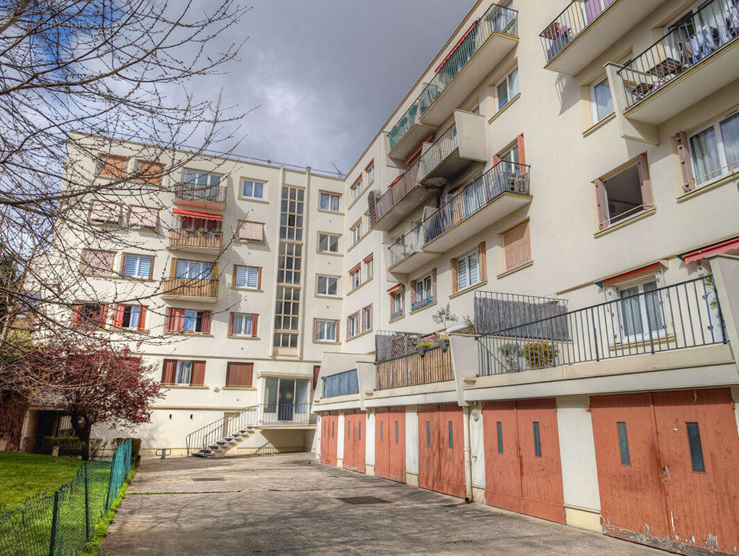 Appartement à LA GARENNE-COLOMBES