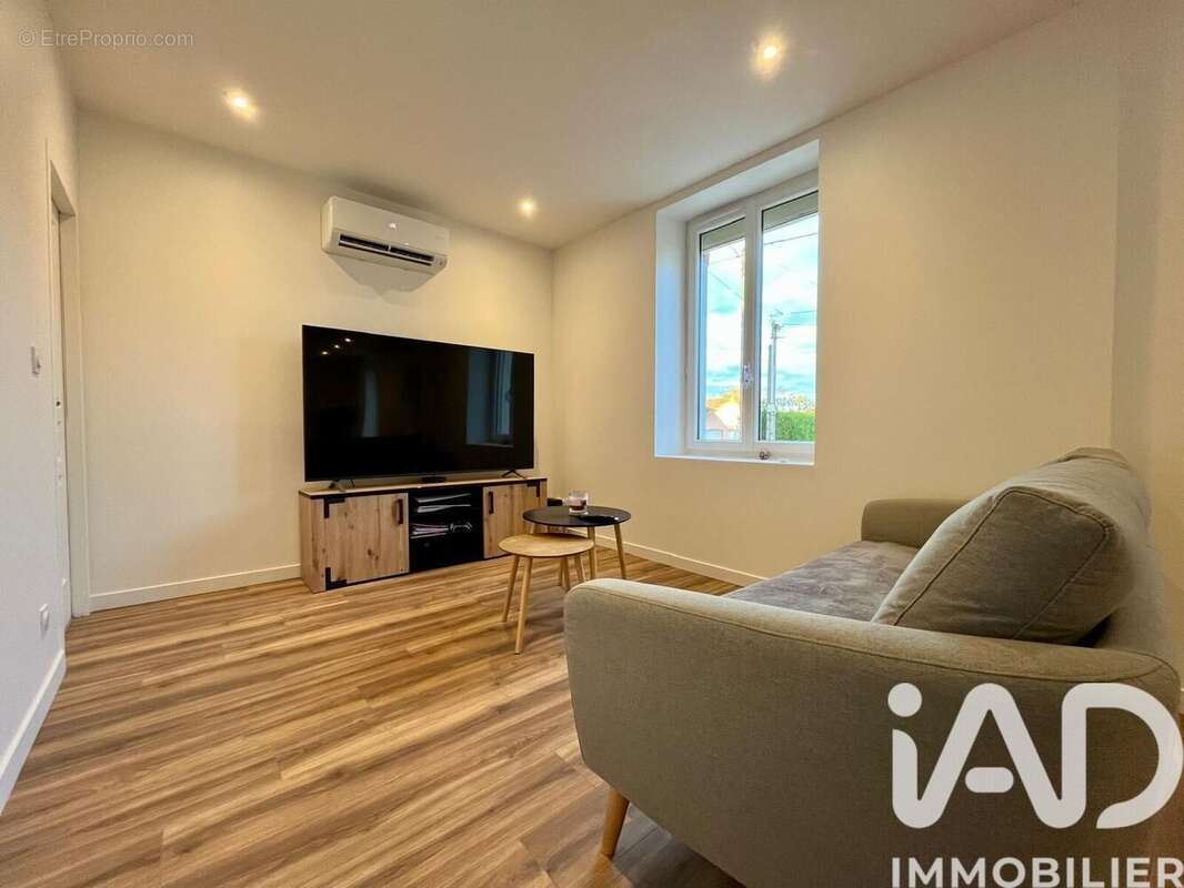 Photo 3 - Maison à GENELARD