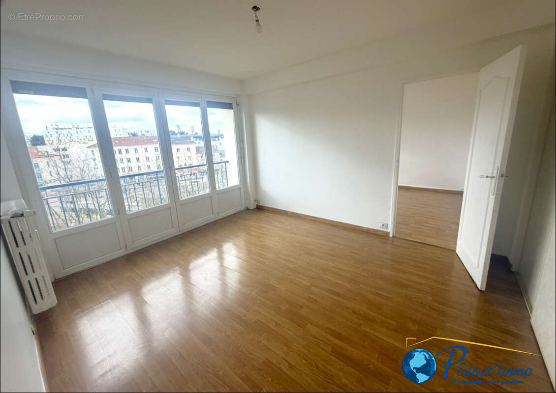 Appartement à SAINT-PRIEST-EN-JAREZ