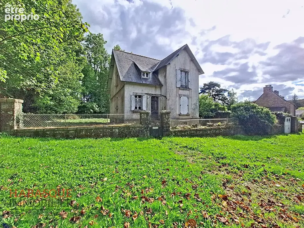 Maison La Feuillée à rénover . - photo 3