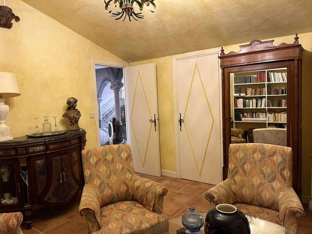 Elégante villa de construction traditionnelle. - photo 9
