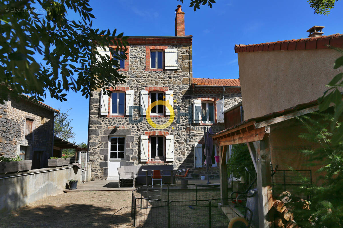 Maison à FRUGIERES-LE-PIN