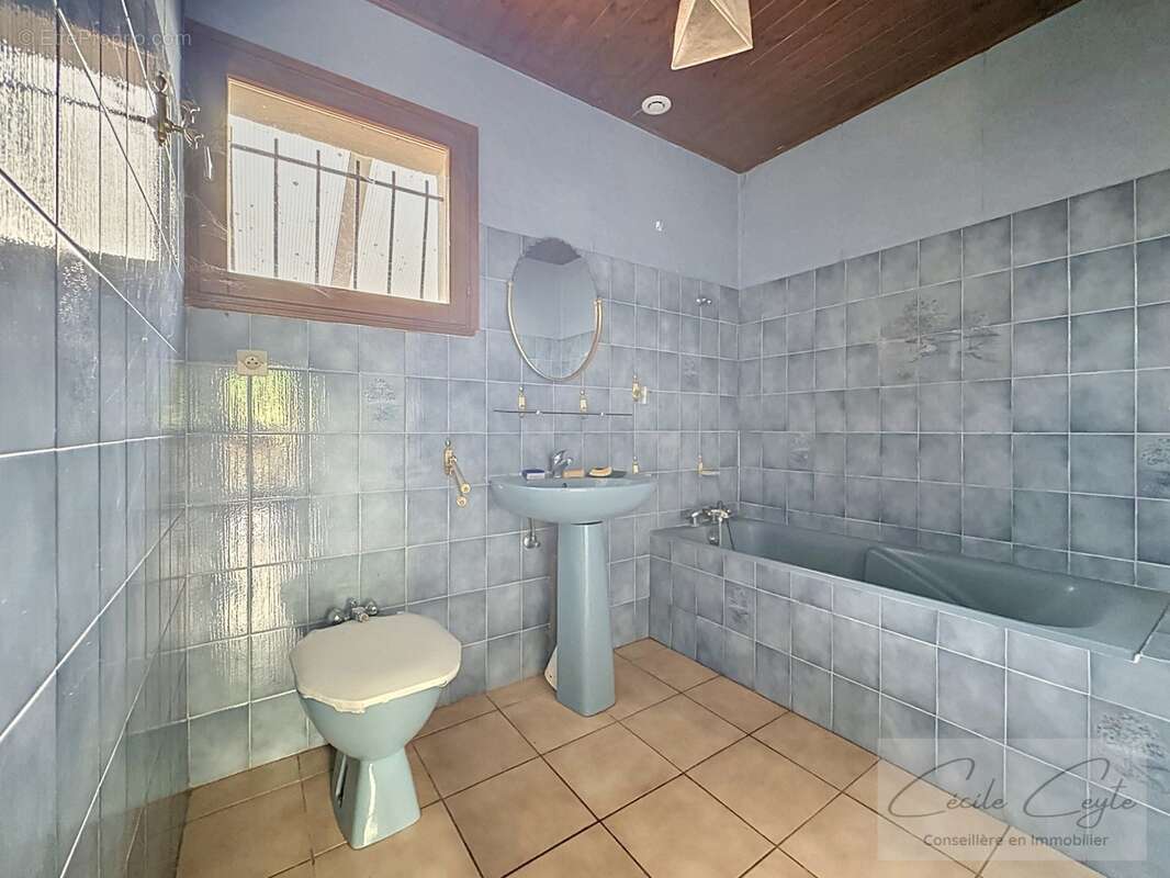 LA TRONCHE, Proche Hôpital, Maison familiale avec 5 chambres - photo 23