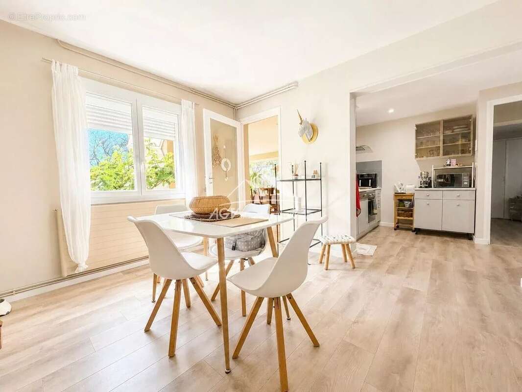 Maison d 'architecte de 200 m² habitable - piscine - 2540m² de terrain - 2 logements - photo 20