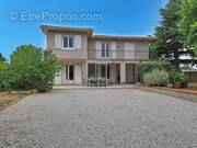 Photo 1 - Maison à VILLENEUVE-LA-COMPTAL