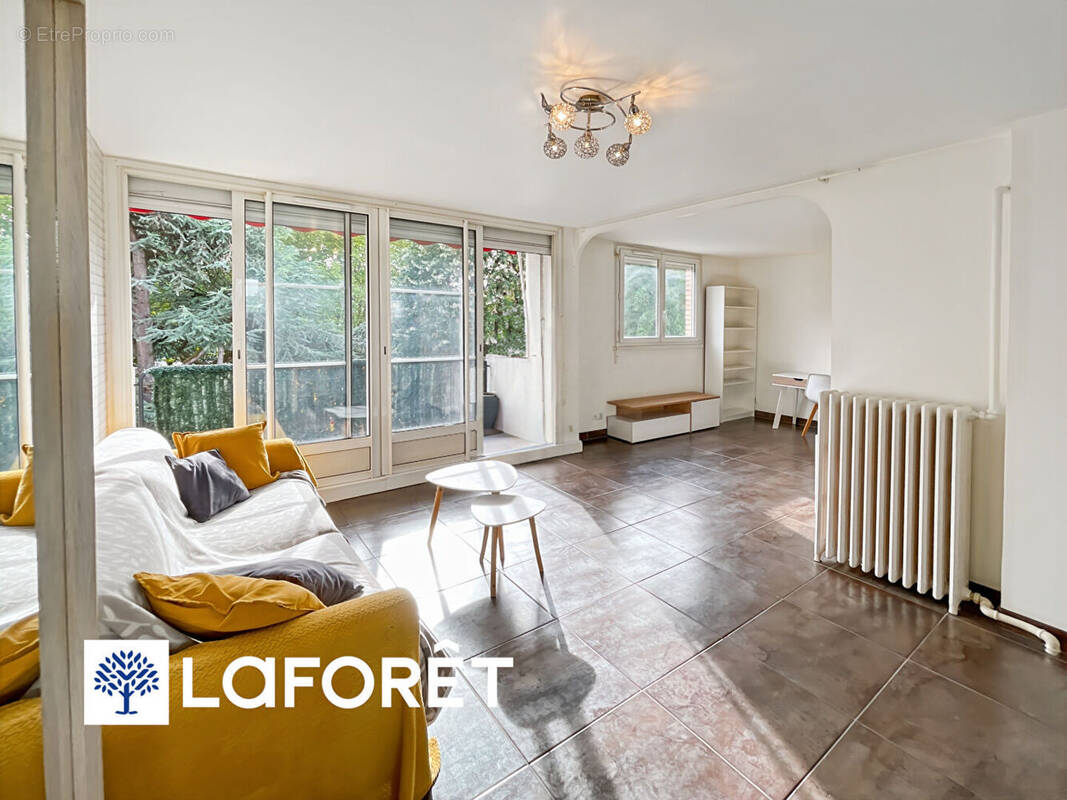 Appartement à SAINTE-GENEVIEVE-DES-BOIS